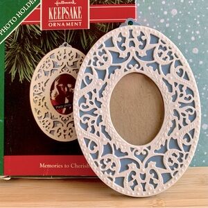Hallmark Keepsake Ornament * Memories to Cherish * Photo Holder * 1992